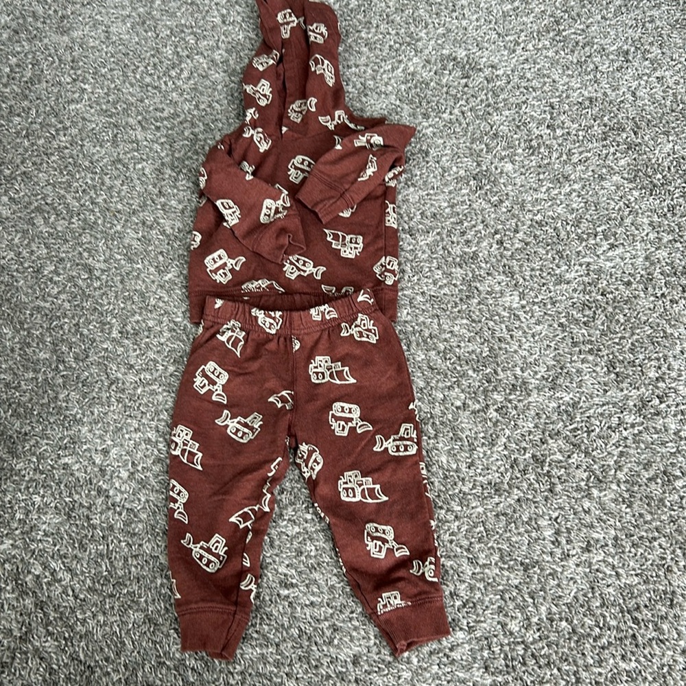 Boys Carter’s matching set 18 months. Brown with cream colored robot design